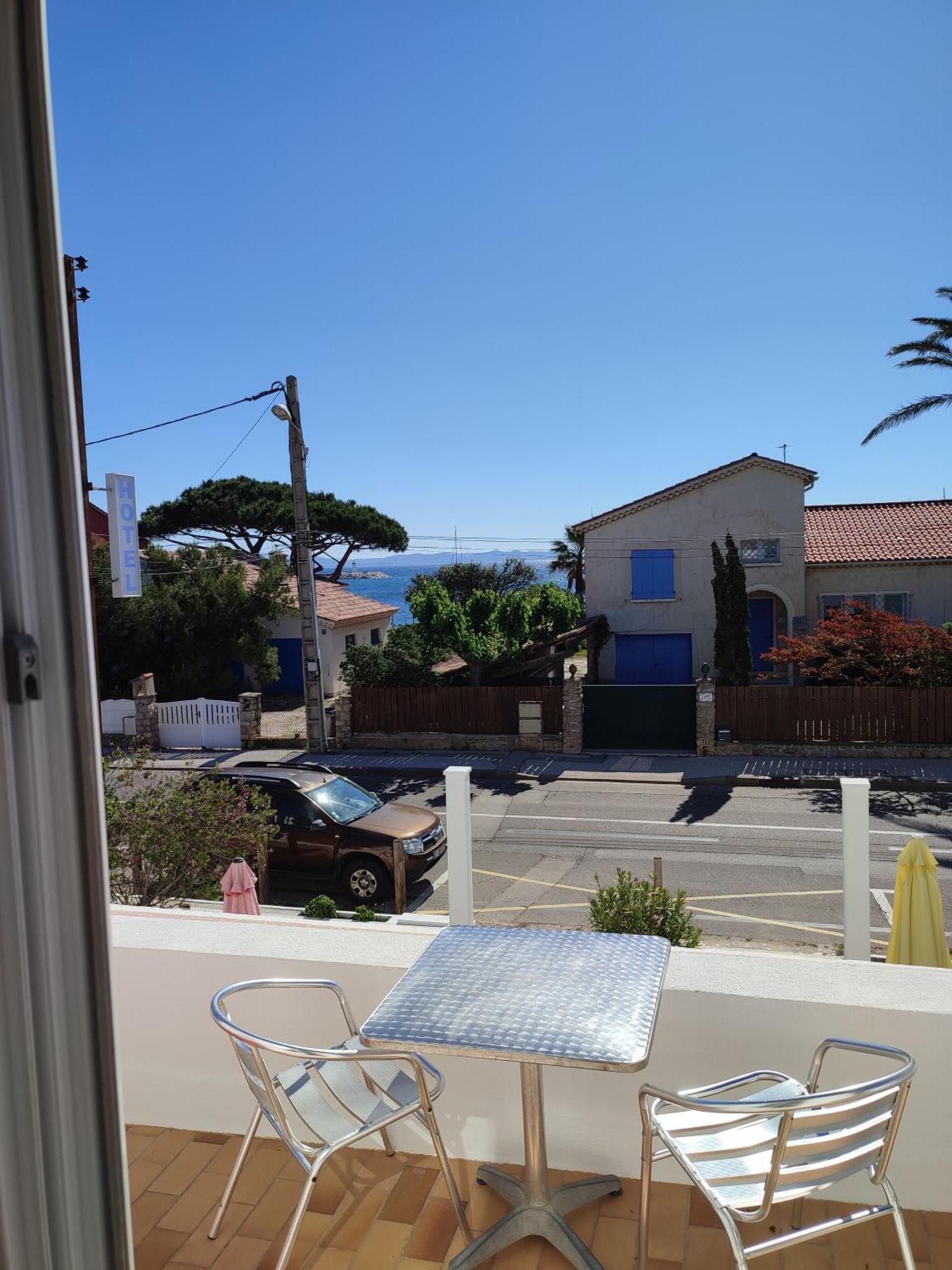 Hôtel le Calypso Hyères Exterior foto